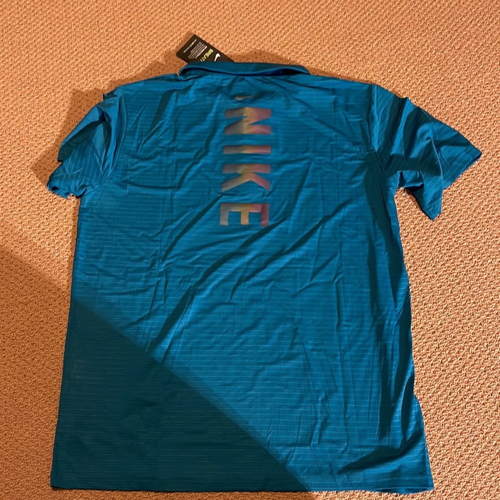 NWT Nike T